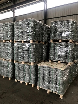 ASTM 6 8 9 10 12 14 18 20 刺線 シングルガルバニズドフェンスロール 刺線長 顧客の要求 サンプル 入手可能