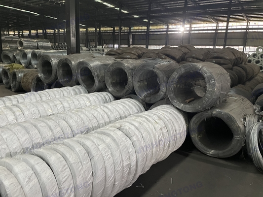 高炭素 鉄線加工 切断 サービス 網網 フェンス のための高炭素 熱電鉄スプリングワイヤロール