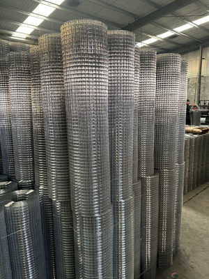 溶接網技術 フェンス保護 0.5-2 mm 1/2x1/2 1x1 1.5 インチ 1/4 50x50 1cm 円形ワイヤ網ロール サンプル 鹿