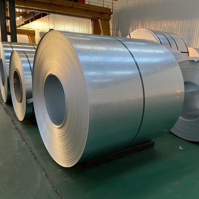 G90 ASTM A653 ガルバネイド鋼コイル SGC 400 幅 600-1500mm 工業用向けにカスタマイズされた長さ