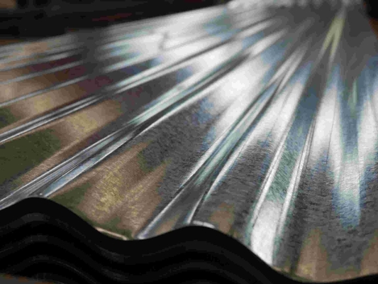 高強度 正規スパンゲル ガルバネイド 0.5 屋根シートロール 600-1250mm 幅 波紋金属屋根