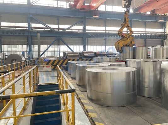400mm~2000mm 幅 AISI/ASTM/BS/DIN/GN/JIS 標準 工業用金属構造のための冷式ローリングの軽鋼ストライプコイル