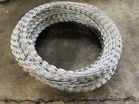 防護建築 熱浸したガルバン化剃刀刃 Concertina 剃刀糸 セキュリティフェンス
