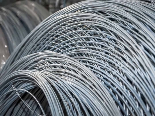 SAE1008 SAE1020 カーボン鋼線棒 Q195/Q235 耐久性があり,様々な用途に多用性のあるグレードの引線