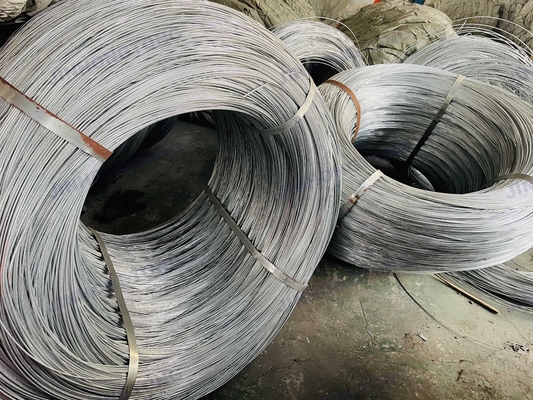 350-550N/mm2 張力強度 0.7mm 0.8mm 1.2mm 1.6mm 1.8mm 2mm 直径 ホットディップ 熱加熱 軽鋼 MS GI 網状用ワイヤ