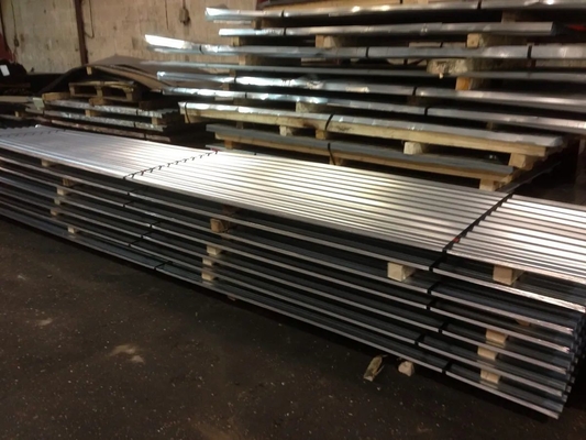 600〜1500mm 幅の電熱板金属屋根 ASTM/AISI/SGCC/CGCC/TDC51DZM/TDC52DTS350GD/TS550GD/DX51D Z Q195-q345
