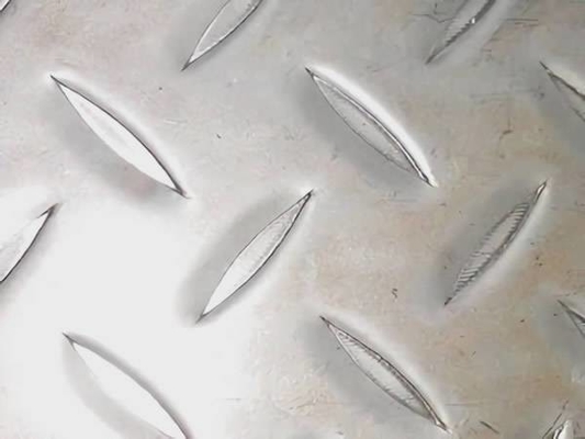 ホットロール構造 AISI ASTM BS DIN GB JIS 2.0-8 mm 厚いチェッカー式炭素鋼板 冷たいロール