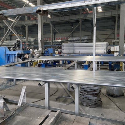 200-700g/sqm 亜鉛で覆われた温室温室熱浸し Erw Gi 鋼管 建設用前加熱丸型スキャフォルド管