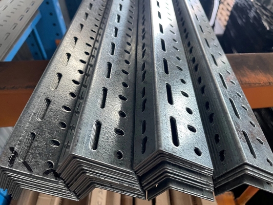 加工サービス 溶接 均等 ホットローリング 30*50 1.8mm*3m ASTM A36 A53 Q235 Q345 スロットアングルバー 鋼アングルバー