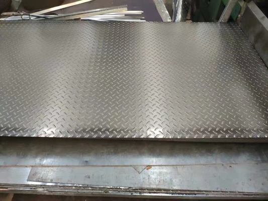 2B 表面仕上げ 高精度 S235JR Q235B 建設材料のための炭素鋼のチェックプレート
