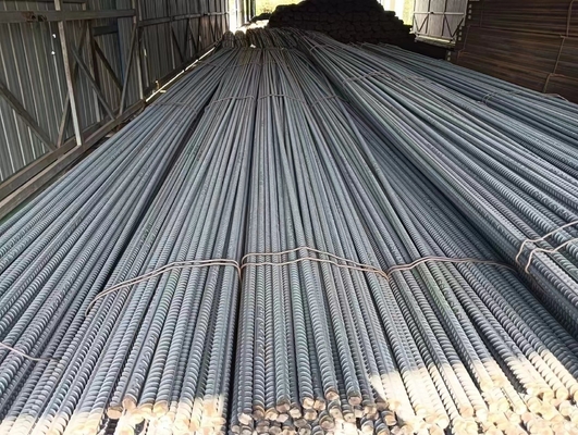 HRB400/500 ASTM A615 BS4449 標準 AiSi 炭素鋼製 リバー 商業用建物 建設業者の信頼